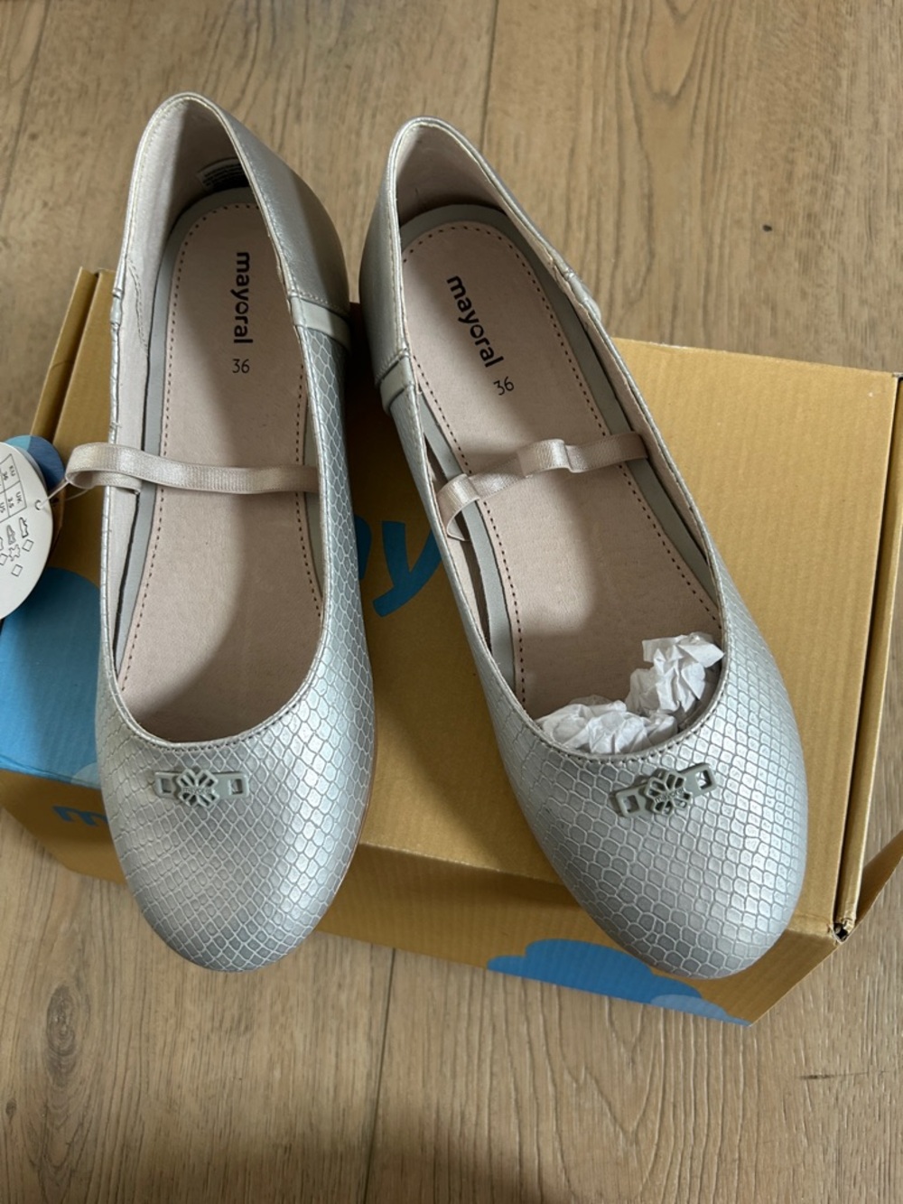 Mayoral Silver Girls Ballet Flats with Bow Accent. Size 36 -Euro. NWT
